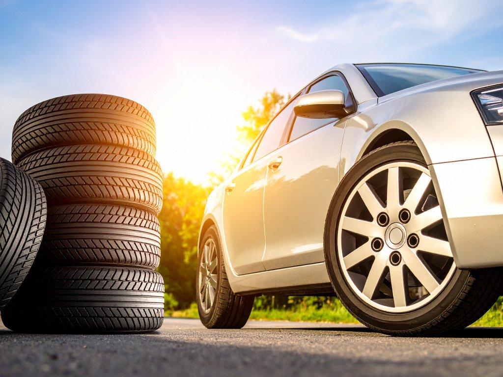 Est-ce que je peux rouler avec 2 pneus différents sur ma voiture ?