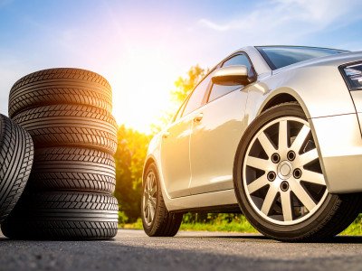 Est-ce que je peux rouler avec 2 pneus différents sur ma voiture ?