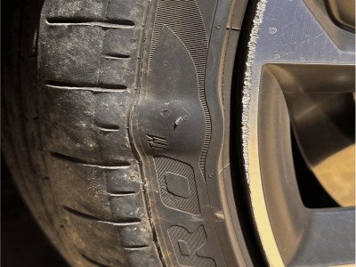 Hernie pneu : danger réel, faut-il immobiliser le véhicule ?